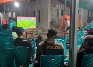 Bhabinkamtibmas Polsek Pasangkayu Amankan Nonton Bareng Piala Dunia 2026, Warga Diimbau Jauhi Judi dan Taruhan