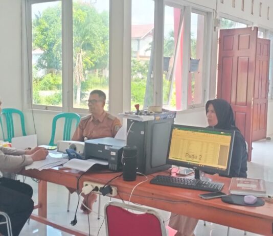 Bhabinkamtibmas Polsek Baras Sambangi Perangkat Desa Karave, Perkuat Sinergi Jaga Kamtibmas