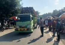 Bhabinkamtibmas Polsek Bambalamotu Amankan Aktivitas Pasar Tradisional, Wujudkan Rasa Aman bagi Masyarakat