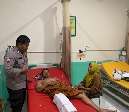 Bhabinkamtibmas Polsek Bambalamotu Sambangi Korban Serangan Buaya di Pantai Pangiang,