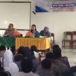Bhabinkamtibmas Isi MPLS di SMAN 1 Bulutaba, Bekali Siswa Baru Bahaya Narkoba dan Pergaulan Bebas
