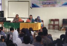 Bhabinkamtibmas Isi MPLS di SMAN 1 Bulutaba, Bekali Siswa Baru Bahaya Narkoba dan Pergaulan Bebas