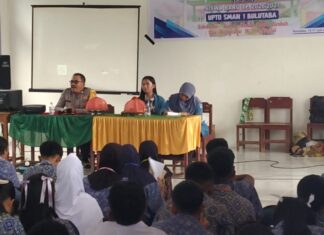 Bhabinkamtibmas Isi MPLS di SMAN 1 Bulutaba, Bekali Siswa Baru Bahaya Narkoba dan Pergaulan Bebas
