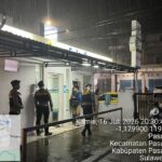 Diguyur Hujan, Patroli Malam Sat Samapta Polres Pasangkayu Tetap Hadir Jaga Keamanan Masyarakat