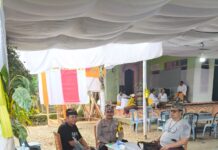 Kapolsek Baras Sambangi Tempat Duka Tokoh Agama di Desa Lilimori, Pererat Silaturahmi dan Jaga Kamtibmas