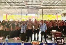 Sat Lantas Polres Pasangkayu Berikan Sosialisasi Keselamatan Berlalu Lintas Dalam Kegiatan Mpls Di Sma Negeri 1 Bambalamotu 