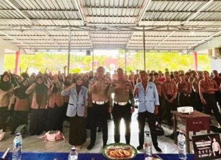 Sat Lantas Polres Pasangkayu Berikan Sosialisasi Keselamatan Berlalu Lintas Dalam Kegiatan Mpls Di Sma Negeri 1 Bambalamotu 