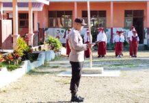 Bhabinkamtibmas Polsek Baras Jadi Pembina Upacara, Tanamkan Disiplin, Karakter, dan Semangat Belajar Sejak Dini