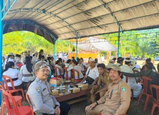 Bhabinkamtibmas Polsek Baras Kawal Upacara Ngaben, Wujudkan Rasa Aman dan Pererat Silaturahmi
