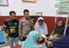 Bhabinkamtibmas Polsek Sarudu Gerak Cepat Datangi Korban Kecelakaan Lalu Lintas, Korban Dirujuk ke Pasangkayu