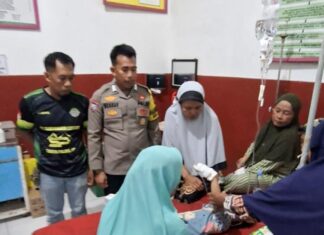Bhabinkamtibmas Polsek Sarudu Gerak Cepat Datangi Korban Kecelakaan Lalu Lintas, Korban Dirujuk ke Pasangkayu