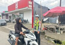 Masih Banyak Pengendara Abaikan Helm, Satlantas Polres Pasangkayu Gelar Edukasi Humanis di Jalan Raya