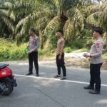 Bhabinkamtibmas Polsek Sarudu Dampingi Unit Laka Lantas Tangani Kecelakaan, Ajak Keluarga Korban Tempuh Jalur Hukum
