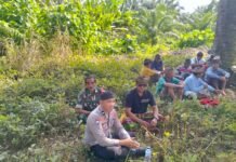 Bhabinkamtibmas Polsek Pasangkayu Amankan Prosesi Ngaben Warga Binaan
