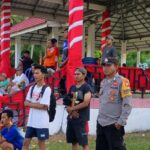 Bhabinkamtibmas Amankan Turnamen HUT RI ke-81 di Desa Tikke, Pertandingan Berlangsung Aman dan Kondusif