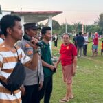 Bhabinkamtibmas Polsek Pasangkayu Amankan Pertandingan HUT ke-81 RI di Desa Tikke,