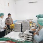 Bhabinkamtibmas Polsek Pasangkayu Monitoring Program Makan Bergizi Gratis di SPPG Mitra Wahid Sumut Pasangkayu 3