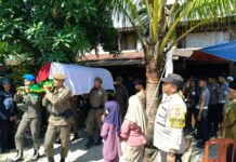 Bhabinkamtibmas Hadiri Upacara Penyerahan Jenazah dan Sampaikan Belasungkawa