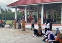 Bhabinkamtibmas Laksanakan Pengamanan Pertandingan HUT RI Ke-81 di Desa Tikke