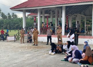 Bhabinkamtibmas Laksanakan Pengamanan Pertandingan HUT RI Ke-81 di Desa Tikke