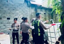 Sat Samapta Polres Pasangkayu Salurkan Air Bersih untuk Warga Desa Ako Terdampak Kemarau El Nino
