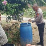 Di Tengah Kemarau, Polsek Pasangkayu Hadir Membawa Harapan Lewat Bantuan Air Bersih