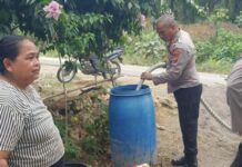 Di Tengah Kemarau, Polsek Pasangkayu Hadir Membawa Harapan Lewat Bantuan Air Bersih