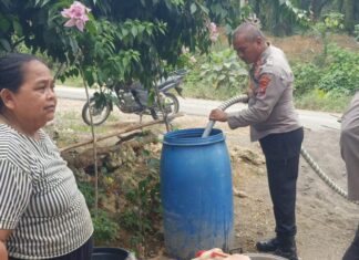Di Tengah Kemarau, Polsek Pasangkayu Hadir Membawa Harapan Lewat Bantuan Air Bersih