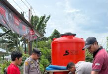 Polsek Bambalamotu Peduli, Air Bersih Mengalir untuk Warga Terdampak El Nino
