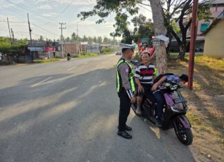 Personel Satlantas Polres Pasangkayu Laksanakan Commander Wish, Hadirkan Pelayanan Prima Bagi Pengguna Jalan