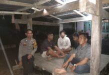 Saat Warga Terlelap, Bhabinkamtibmas Polsek Pasangkayu Tetap Menyusuri Malam Demi Menjaga Rasa Aman