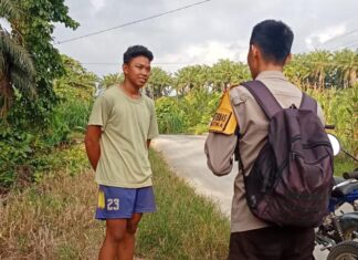Bhabinkamtibmas Polsek Sarudu Edukasi Warga, Pengguna Knalpot Brong Bersedia Melepas Knalpot Tidak Sesuai Standar