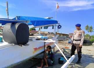 Sat Polairud Polres Pasangkayu Binmas Perairan, Ajak Nelayan Jaga Kamtibmas Dan Kebersihan Laut