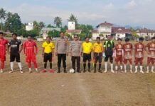 Polsek Bambalamotu Amankan Pertandingan HUT RI ke-81 di Lapangan Persijo Sarjo