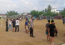 Semarak Kemerdekaan di Sarjo, Bhabinkamtibmas Kawal Laga Sepak Bola Wanita hingga Aman