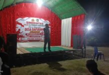 Semarak HUT RI ke-81, Polsek Sarudu dan Pemdes Dapurang Meriahkan Malam Kemerdekaan Lewat Lomba Karaoke