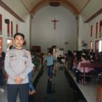 Bhabinkamtibmas Hadir di Tengah Umat, Misa di Gereja Katolik Santo Gregorius Berjalan Aman