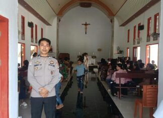Bhabinkamtibmas Hadir di Tengah Umat, Misa di Gereja Katolik Santo Gregorius Berjalan Aman