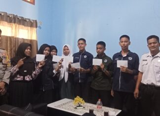 Polsek Bambalamotu Berikan Apresiasi kepada Paskibra, Semangat Nasionalisme Terus Ditanamkan
