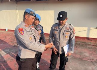 Sie Propam Polres Pasangkayu Periksa HP Personel, Antisipasi Judi Online dan Pinjaman Online