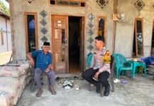 Sambang Warga, Bhabinkamtibmas Polsek Sarudu Sampaikan Himbauan Kamtibmas dan Waspada Penipuan Online