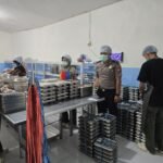 Polsek Bambalamotu Monitoring Program MBG di Desa Letawa, Pastikan Makanan Bergizi Tepat Sasaran