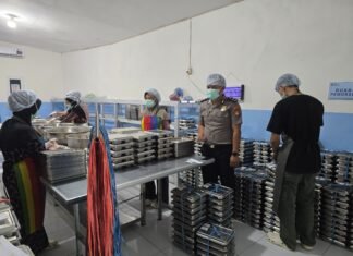 Polsek Bambalamotu Monitoring Program MBG di Desa Letawa, Pastikan Makanan Bergizi Tepat Sasaran