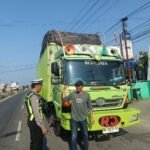 Polantas Karib, Sat Lantas Polres Pasangkayu Edukasi Sopir Angkutan Barang tentang Keselamatan Berkendara