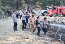 Polres Pasangkayu Respon Cepat Kebakaran Lahan Kosong di Belakang SDN Pahampa Lariang