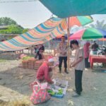 Hadir di Tengah Warga, Polsek Sarudu Pantau Aktivitas Pasar Desa Benggaulu untuk Jaga Kamtibmas Tetap Kondusif