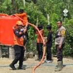 Di Tengah Kemarau, Polsek Pasangkayu dan BPBD Hadir Bawa Harapan: 15 Ribu Liter Air Bersih Disalurkan ke Warga Martajaya