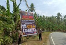 Cegah Kecelakaan di Jalur Rawan, Satlantas Polres Pasangkayu Pasang Spanduk Imbauan di Gunung Letawa