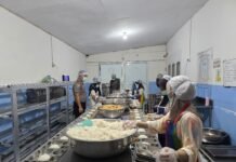 HiPastikan Tepat Sasaran, Bhabinkamtibmas Polsek Bambalamotu Monitoring Program MBG di Desa Letawa