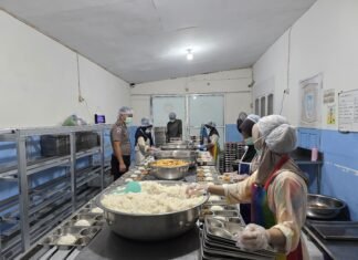 HiPastikan Tepat Sasaran, Bhabinkamtibmas Polsek Bambalamotu Monitoring Program MBG di Desa Letawa